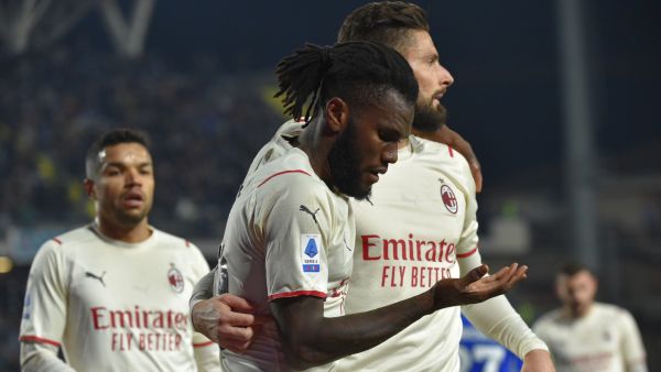 ميلان يتطلع لتحقيق نتيجة إيجابية أمام إنتر من أجل تقليص الفارق بينهما