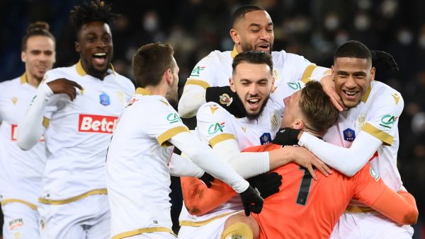 نيس يتفوق على باريس سان جيرمان