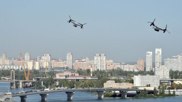 US Air Forces CV-22B Osprey, multi-mission, tiltrotor military aircrafts fly above Kyiv in connection with military drills "Fiction Urchin" with the participation of regiments of the Special Operations Forces of Ukraine and the Special Operations Forces of the United States on September 23, 2020. (Photo by Sergei SUPINSKY / AFP) US airforce over the skyline of Kiev