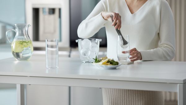 LG To Launch Instaview Side By Side Refridgerator In The GCC