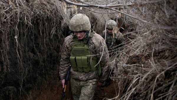 New explosions shake east Ukraine