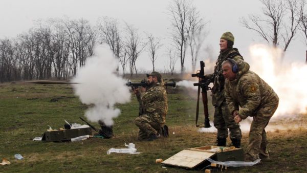 Archival photo from 2015 drills by Ukrainian volunteer fighters in Mariupol. (ANATOLII STEPANOV/AFP) Ukrainian fighters