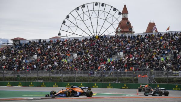 McLaren's Australian driver Daniel Ricciardo steers his car during the Formula One Russian Grand Prix at the Sochi Autodrom circuit in Sochi on September 26, 2021. (Photo by Alexander NEMENOV / AFP)
