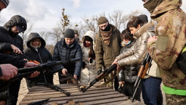 متطوعون أوكرانيون ضد القوات الروسية