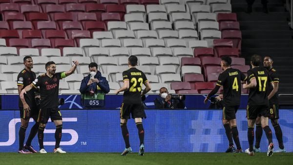 أياكس يتحدى بنفيكا اليوم