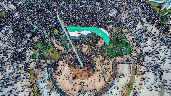 خرجت مظاهرات في شمال غربي سوريا اليوم، الثلاثاء 15 من آذار، إحياء للذكرى الـ11 لانطلاقة الثورة السورية.