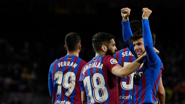 برشلونة يكتسح أوساسونا