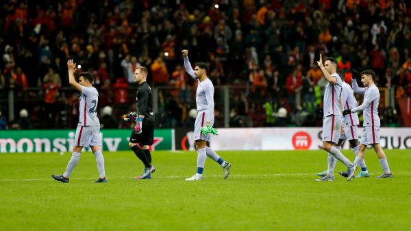 برشلونة إلى ربع النهائي