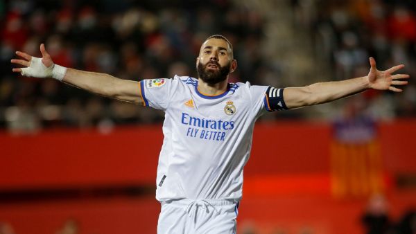 بنزيمة يواصل التألق