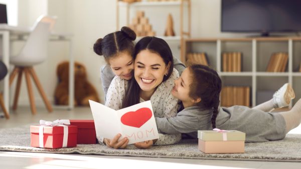 أجمل عبارات تهنئة بمناسبة عيد الأم
