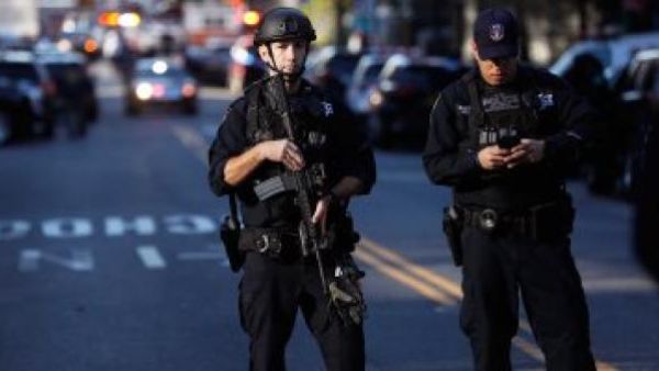 وأكدت الشرطة، أنه تم نقل 4 أشخاص إلى المستشفى