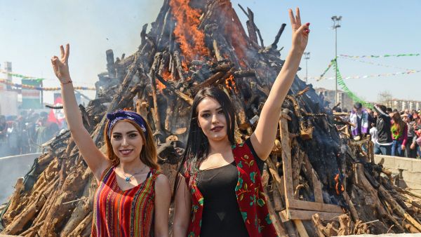 دول تمنع الاحتفال الاكراد بعيد النوروز