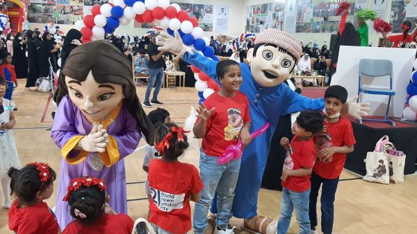 شخصيتا ياس ووتروورلد أبوظبي "دانا" و"سلطان" تدخلان البهجة  على قلوب طلاب مركز أبوظبي للرعاية والتأهيل