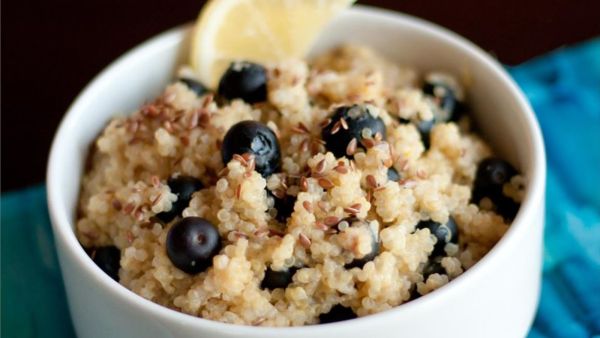 فطور الكينوا بالليمون والتوت