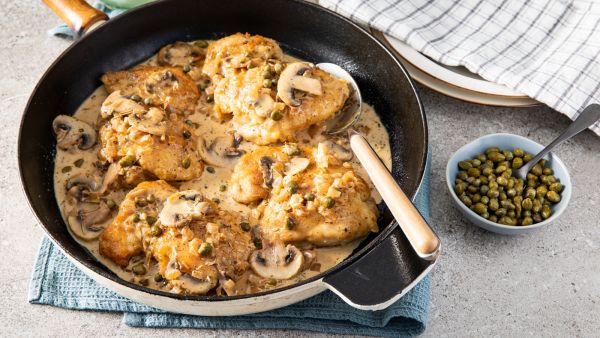 طاجن الدجاج بالفطر والهليون