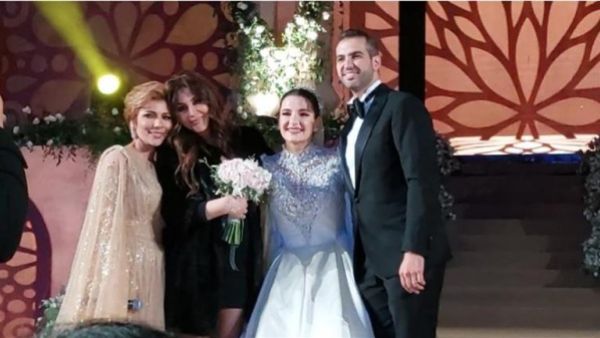 بالفيديو: أيمن الذهبي يبكي في زفاف ابنته وهكذا كان رد فعل أصالة!