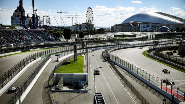 Photograph taken on September 24, 2021l shows drivers as they steer their cars during the second practice session for the Formula One Russian Grand Prix at the Sochi Autodrom circuit in Sochi. (Photo by Alexander NEMENOV / AFP) / NO USE AFTER MARCH 27, 2022 12:52:31 GMT