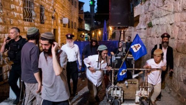 1000 متطرف يصعدون في القدس بدعم رئيس الحكومة