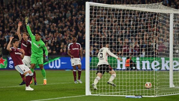 فرانفكورت يتغلب على ويست هام في الدوري الأوروبي (المصدر: أ ف ب)