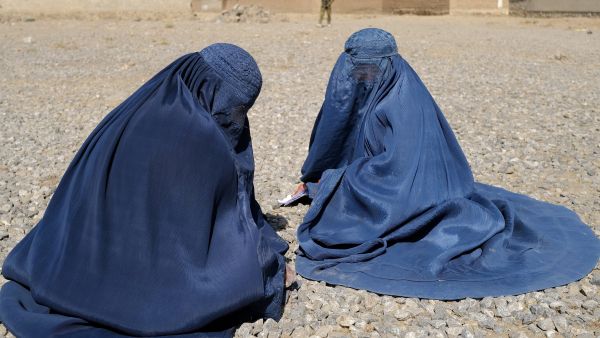 لا. . . المرأة المسلمة ليست مُكَرَّمَة 