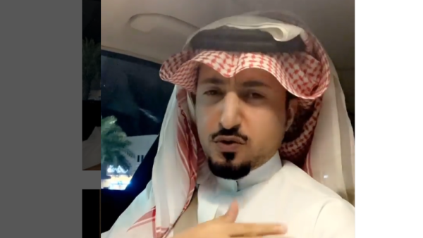قبلة من غريب..العنزي "سمول كابتشينو" يتعرض لموقف محرج! (فيديو)