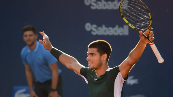 Spain's Carlos Alcaraz celebrates after winning against Spain's Pablo Carreno-Busta during the ATP Barcelona Open tennis tournament singles final match at the Real Club de Tenis in Barcelona on April 24, 2022. (Photo by Josep LAGO / AFP)