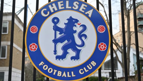 The Chelsea club crest is seen outside Chelsea's stadium, Stamford Bridge in London on March 10, 2022 (Photo by JUSTIN TALLIS / AFP)