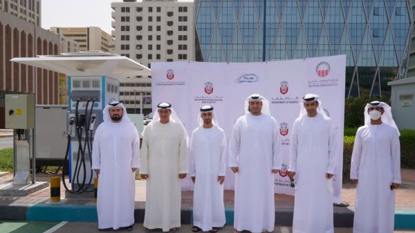 " بَلْس" تعتزم نشر مجموعة من أجهزة شحن المركبات الكهربائية السريعة في أبوظبي
