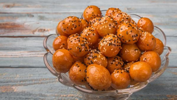 مطبخ رمضان: اللقيمات الهشة بدبس التمر