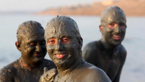 Mudding in The Dead Sea 