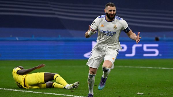 Real Madrid's French forward Karim Benzema celebrates after scoring a goal during the UEFA Champions League quarter final second leg football match between Real Madrid CF and Chelsea FC at the Santiago Bernabeu stadium in Madrid on April 12, 2022. (Photo by PIERRE-PHILIPPE MARCOU / AFP)