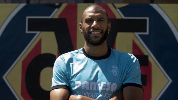 Villarreal's French midfielder Etienne Capoue poses during an interview with AFP at the Ciudad Deportiva Villarreal in Vila-Real on April 25, 2022. (Photo by JOSE JORDAN / AFP)