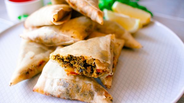 مطبخ رمضان: حشوة الدجاج للمقبلات والسمبوسة 