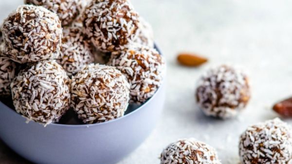 مطبخ رمضان: كرات تمر بالكاكاو وجوز الهند