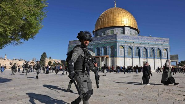 Israeli soldier in Al Aqsa 