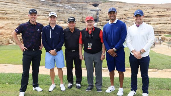 Justin Rose of England, Justin Thomas of the United States, Gary Player, Jack Nicklaus, Tiger Woods of the United States and Rory McIlroy of Northern Ireland pose for a photo prior to the Payne’s Valley Cup on September 22, 2020 on the Payne’s Valley course at Big Cedar Lodge in Ridgedale, Missouri. Tom Pennington/Getty Images for Payne’s Valley Cup/AFP 