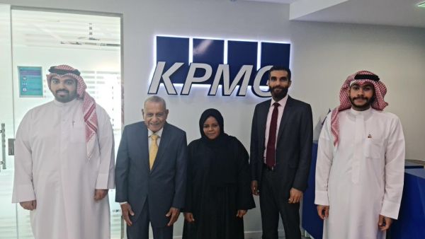 خلال الحدث مواصله الاستثمار في برنامج صندوق جاسم فخرو للتطوير المهني في شركة كي بي إم جي في البحرين