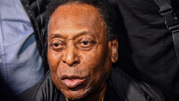 Brazilian football great Edson Arantes do Nascimento, known as Pele, arrives at Guarulhos International Airport, in Guarulhos some 25km from Sao Paulo, Brazil, on April 9, 2019. (Photo by NELSON ALMEIDA / AFP)