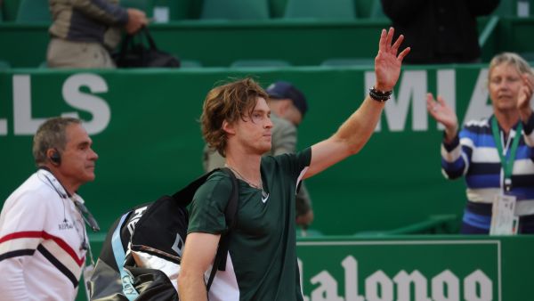 Russia's Andrey Rublev leaves the court after losing his Monte-Carlo ATP Masters Series tournament tennis match against Italy's Jannik Sinner in Monaco on April 14, 2022. (Photo by Valery HACHE / AFP)