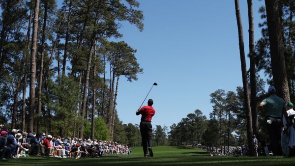 AUGUSTA, GEORGIA - APRIL 10: Tiger Woods plays his shot from the 17th tee during the final round of the Masters at Augusta National Golf Club on April 10, 2022 in Augusta, Georgia. Gregory Shamus/Getty Images/AFP (Photo by Gregory Shamus / GETTY IMAGES NORTH AMERICA / Getty Images via AFP)