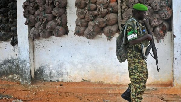 وتبنت حركة الشباب مسؤوليتها عن الهجوم، وزعمت سيطرتها بالكامل على القاعدة أتميس