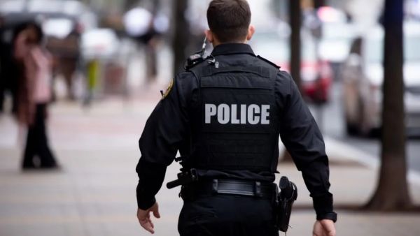 القبض على ضابطة شرطة ساعدت سجينا على الهرب بالولايات المتحدة