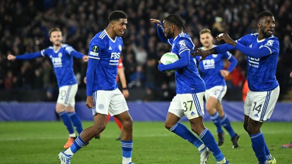 ليستر سيتي يتطلع للإطاحة بروما اليوم (المصدر: أ ف ب)