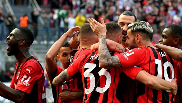 ميلان يلاقي فيرونا اليوم (المصدر: أ ف ب)