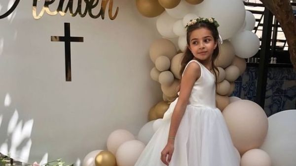نادين نجيم تحتفل بالمناولة الأولى لابنتها هيفين