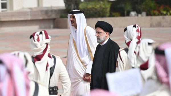 A file picture shows Qatar's Emir Sheikh Tamim bin Hamad Al-Thani and Iran's President Ebrahim Raisi attending a welcome ceremony in Doha, Qatar, February 21, 2022. (AFP) Qatari Emir (L), With Iranian president