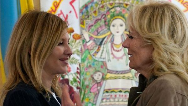 Olena Zelenska (L) with Jill Biden