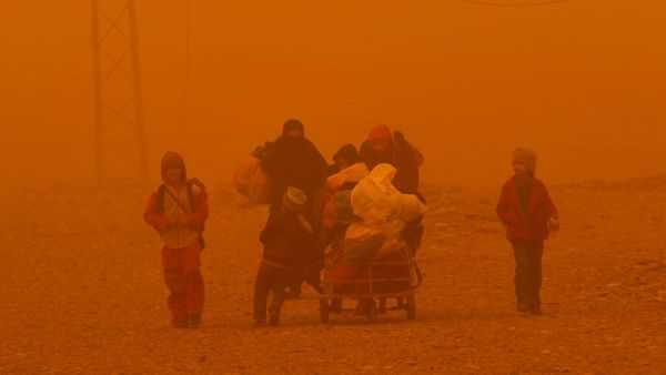 Thousands suffer as sandstorm hits Iraq