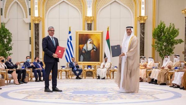 مبادلة تعلن توسيع نطاق شراكة الاستثمار مع بنك التنمية اليوناني للاستثمارات 