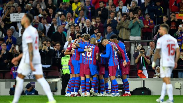 Barcelona's players celebrate their second goal scored by Spanish midfielder Sergio Busquets during the Spanish League football match between FC Barcelona and RCD Mallorca at the Camp Nou stadium in Barcelona on May 1, 2022. (Photo by Pau BARRENA / AFP)